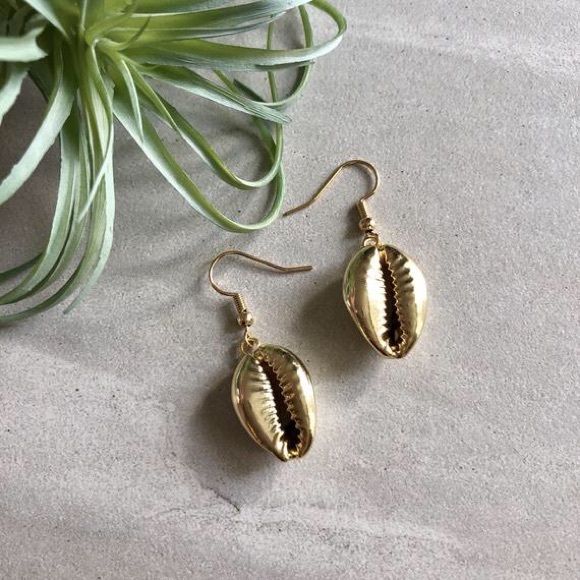 RESTOCKED IN NEW LISTING Cowrie Earrings - Picture 5 of 5
